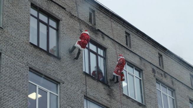 Weihnachtsmänner mit besonderer Mission